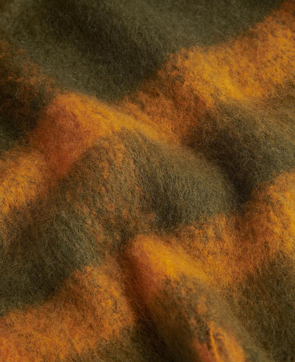 Isla Tartan Boucle Scarf
